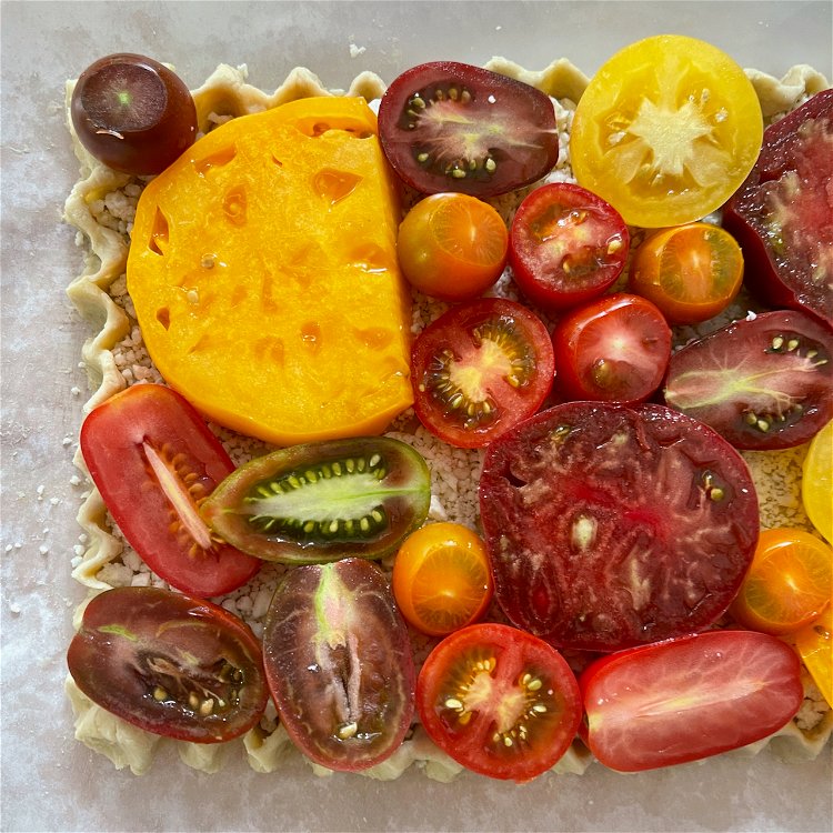 Image of Cut the medium sized tomatoes into 1” thick slices. Small...